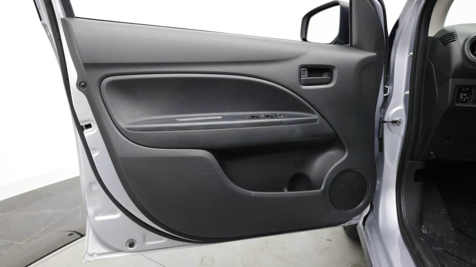 Mitsubishi Mirage photo 9