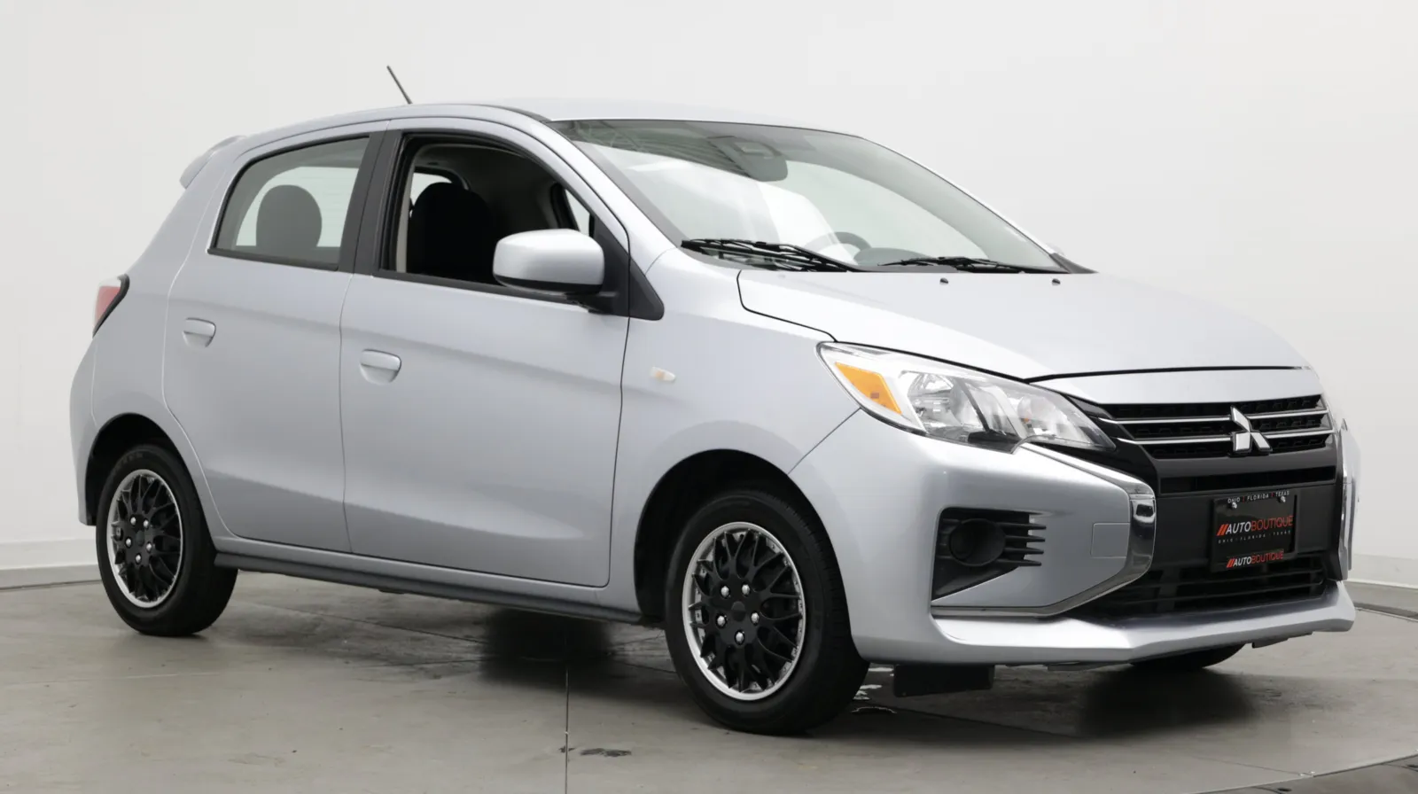 Mitsubishi Mirage photo 3