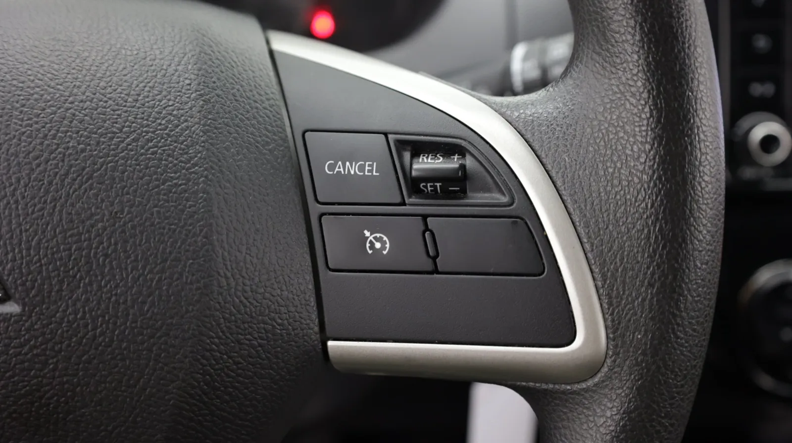 Mitsubishi Mirage photo 18