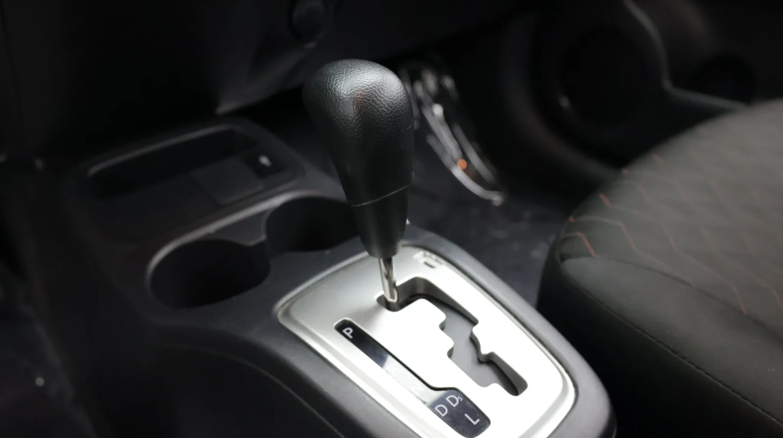 Mitsubishi Mirage photo 14