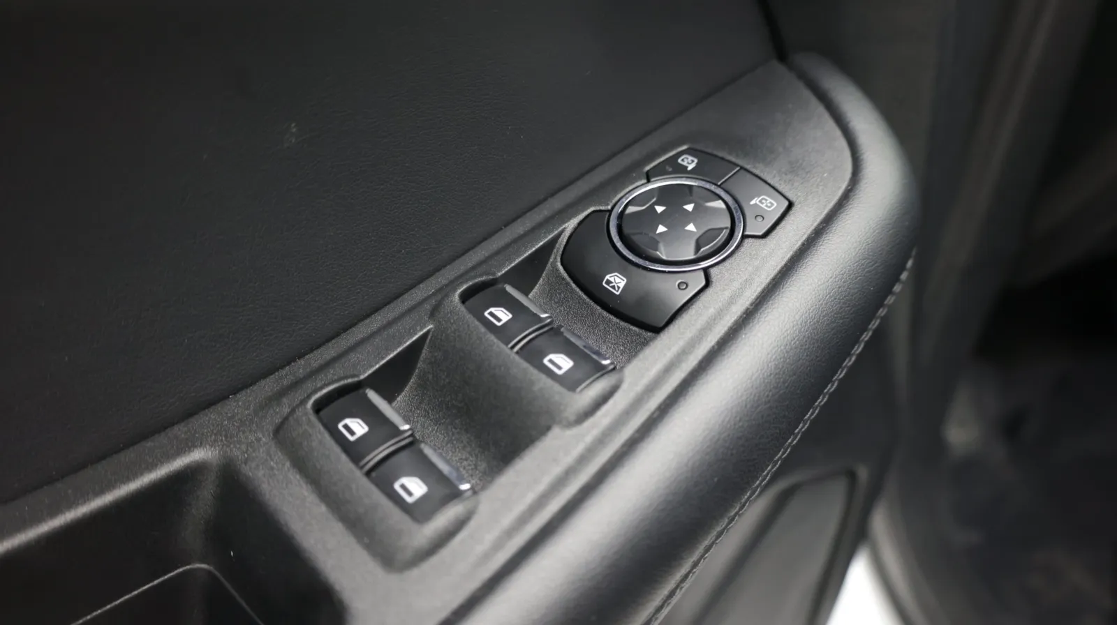 Ford Edge photo 12