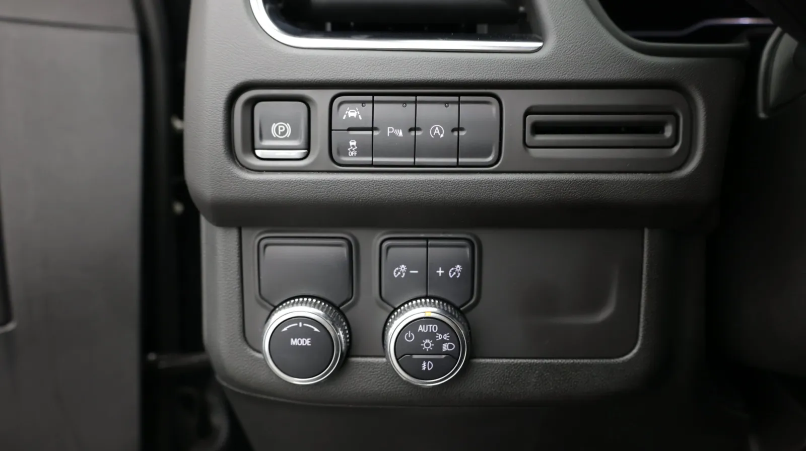 GMC Yukon XL photo 16