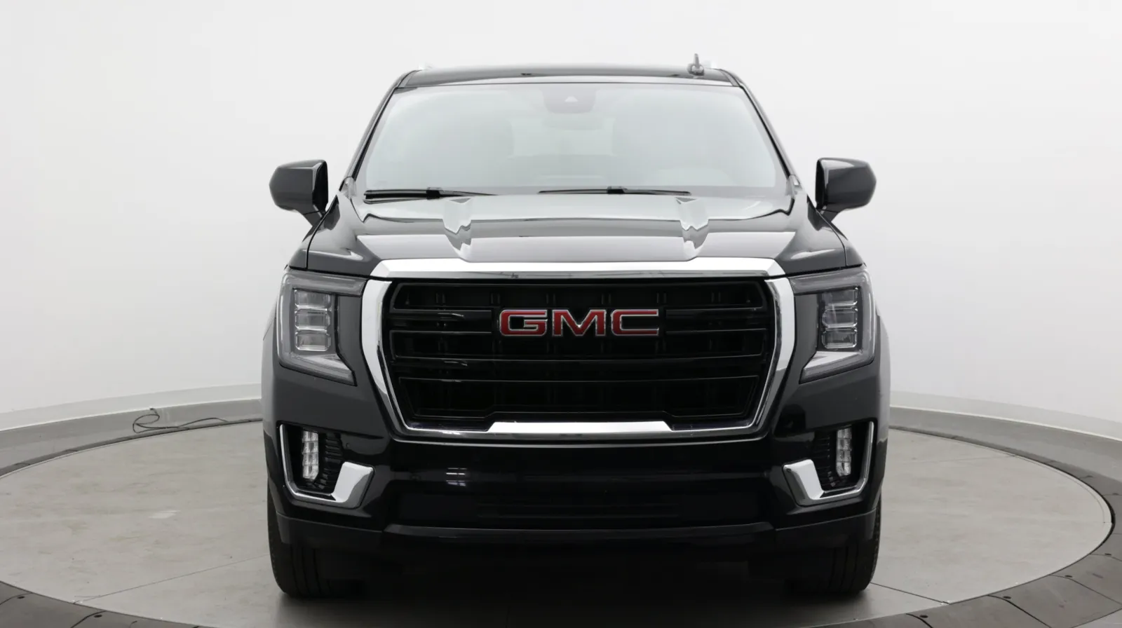 GMC Yukon XL photo 2