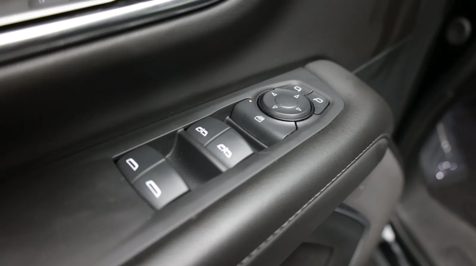 GMC Yukon XL photo 13