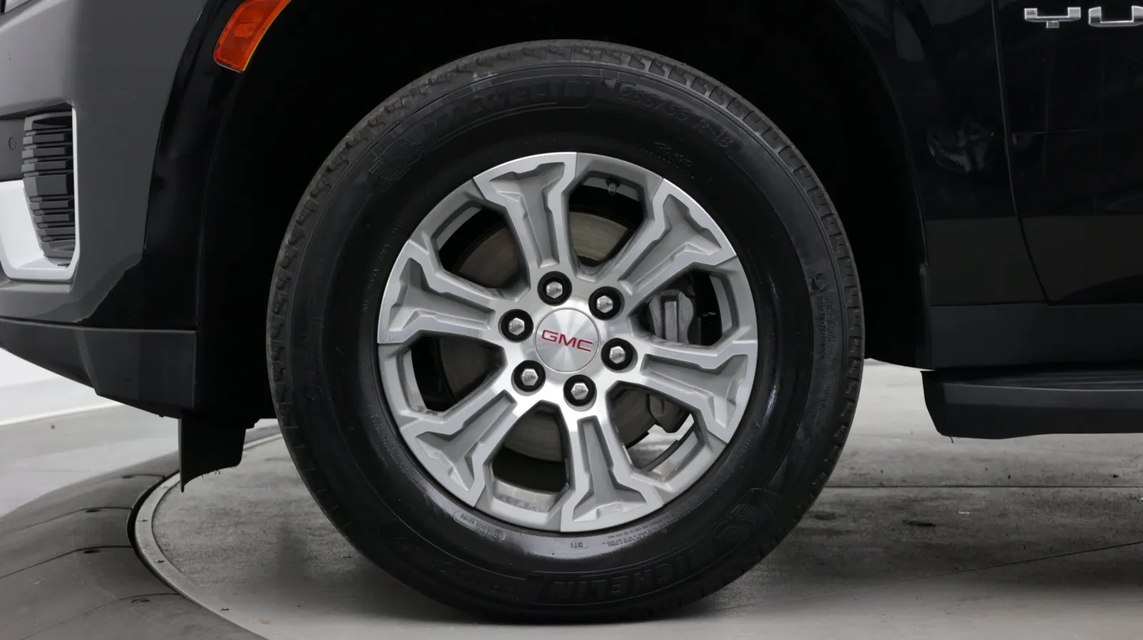 GMC Yukon XL photo 8