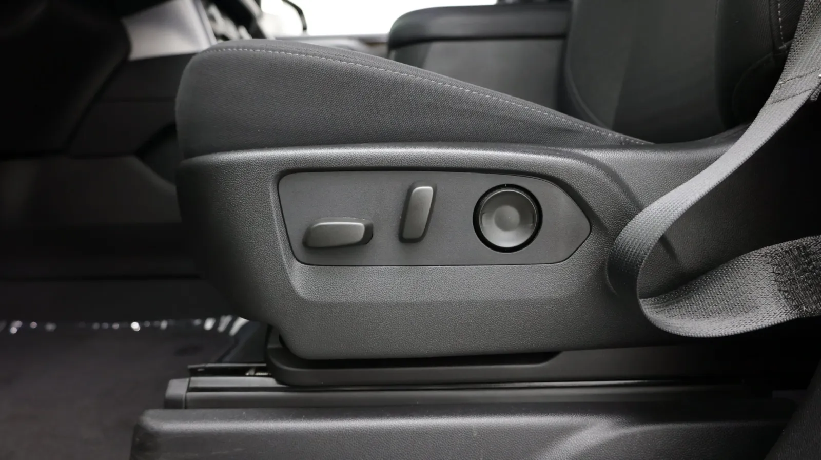 GMC Yukon XL photo 14