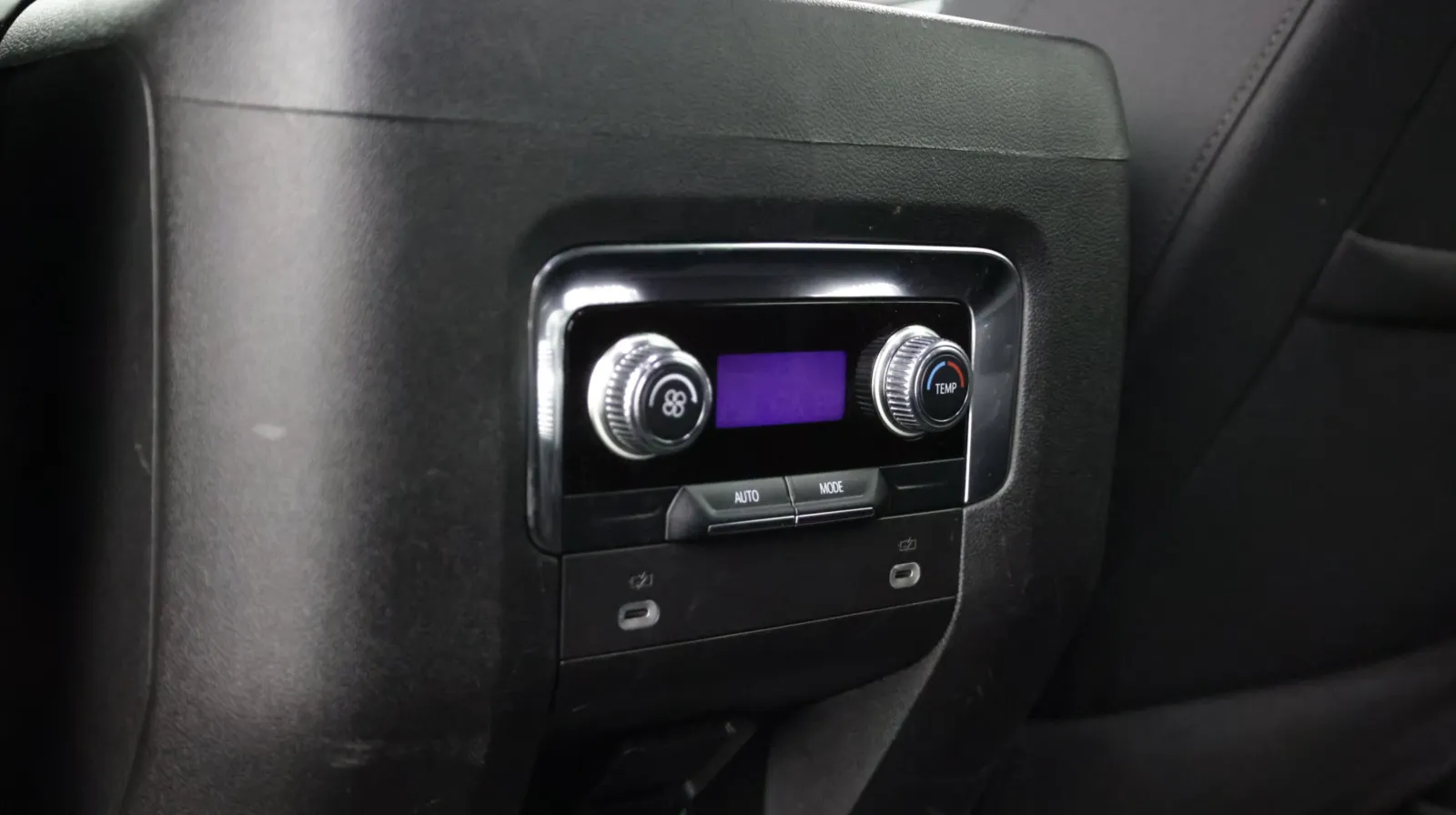 GMC Yukon XL photo 26