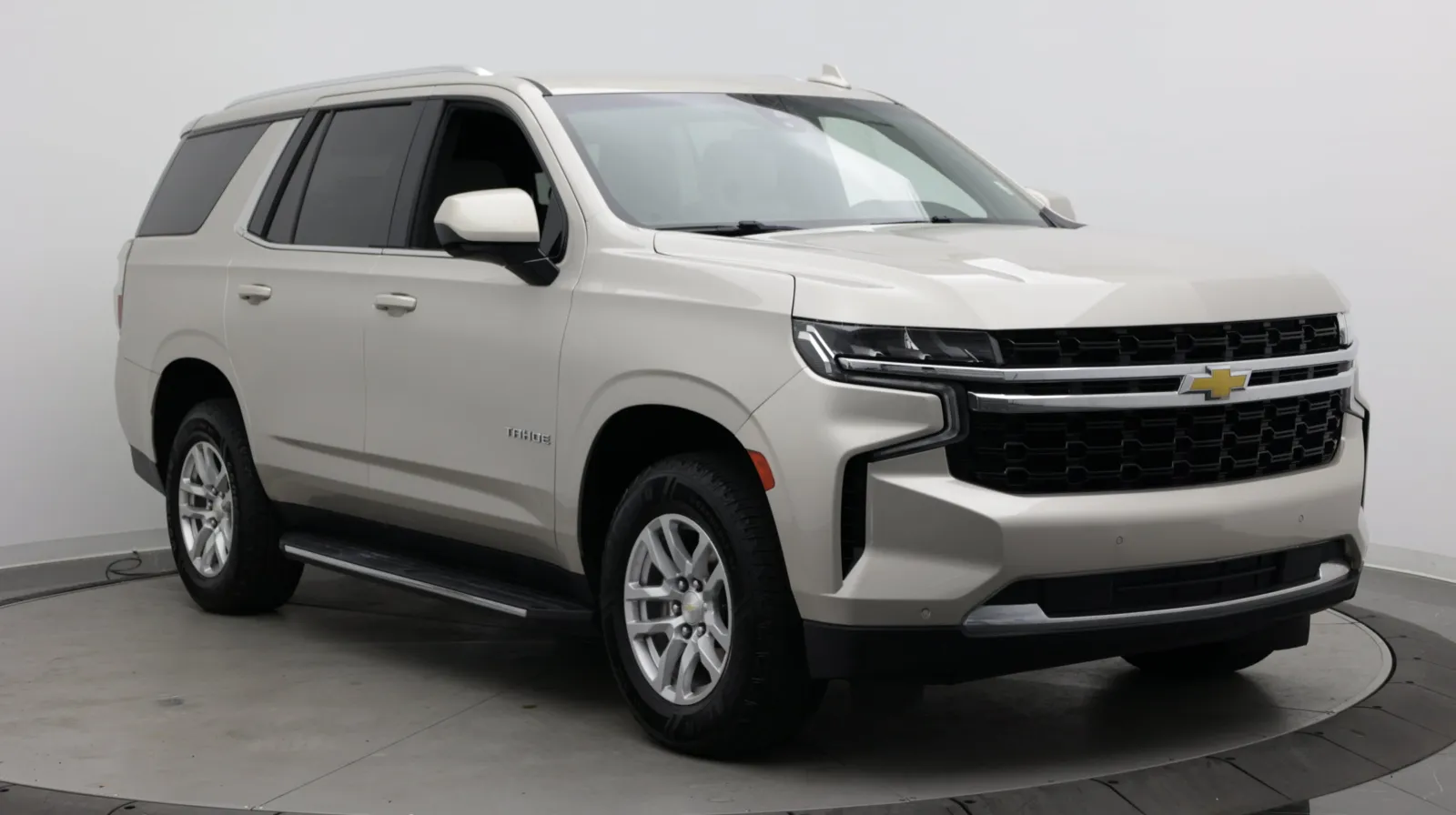 Chevrolet Tahoe photo 3