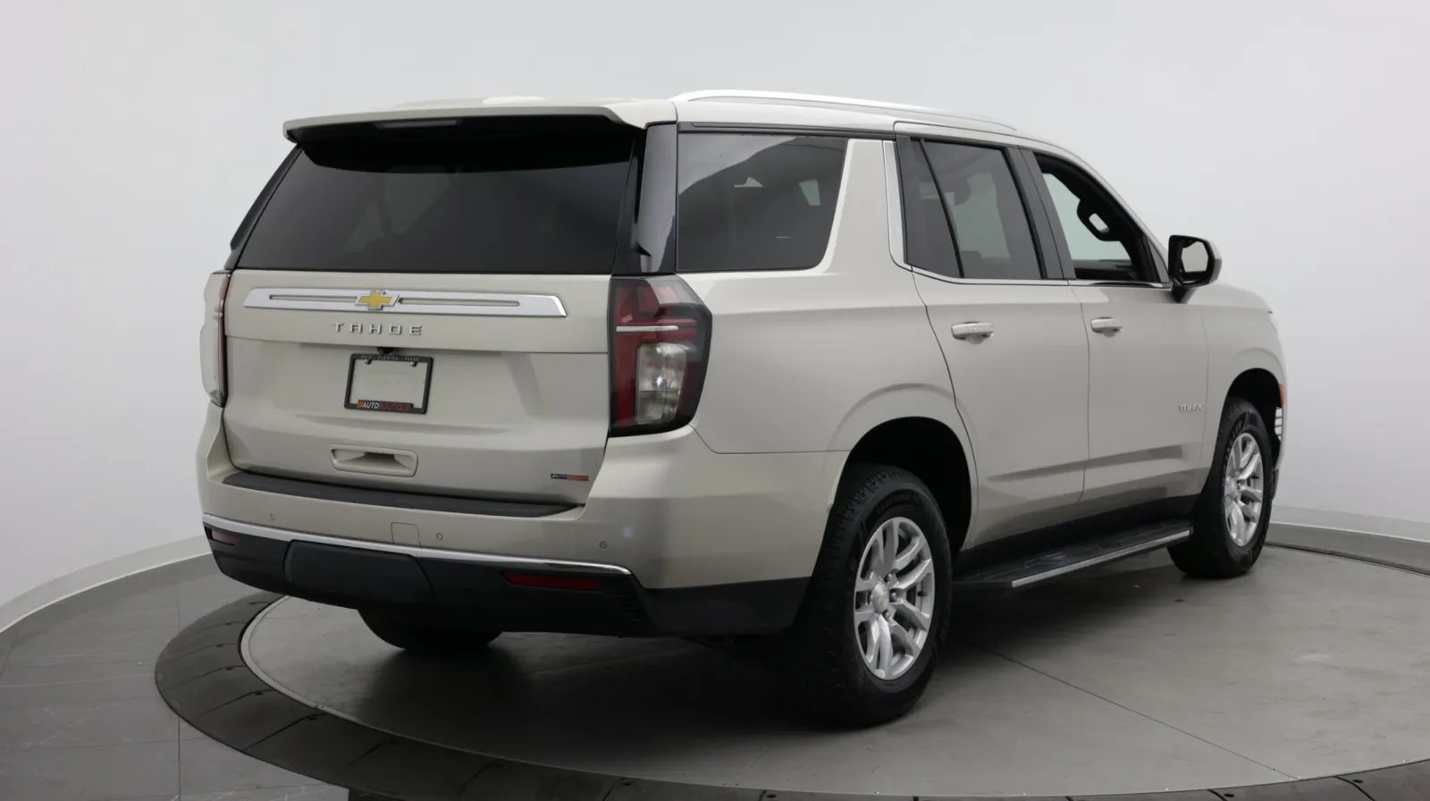 Chevrolet Tahoe photo 7