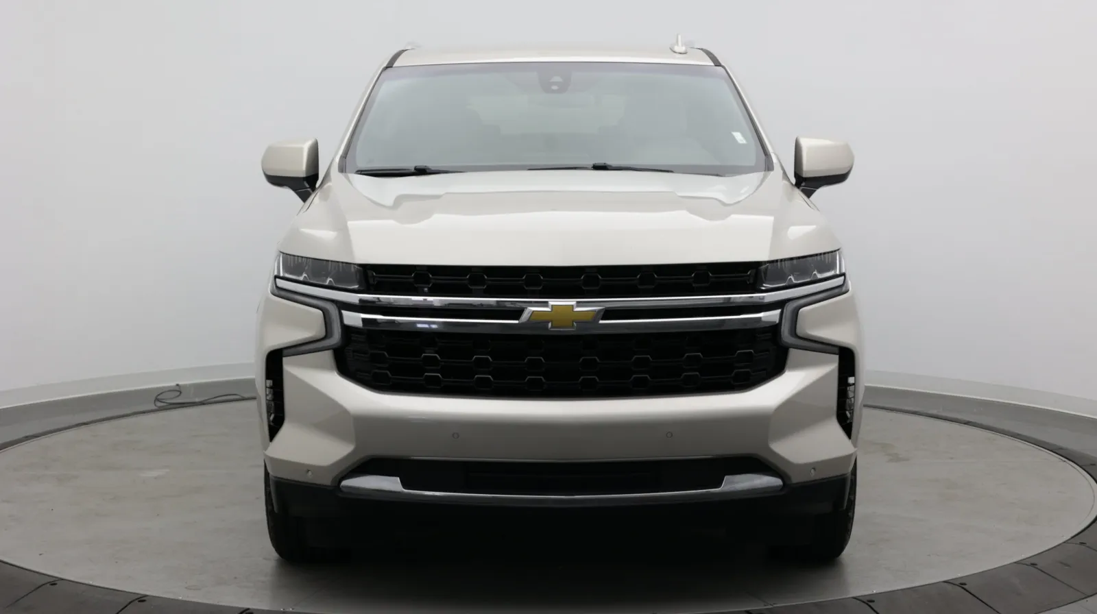 Chevrolet Tahoe photo 2