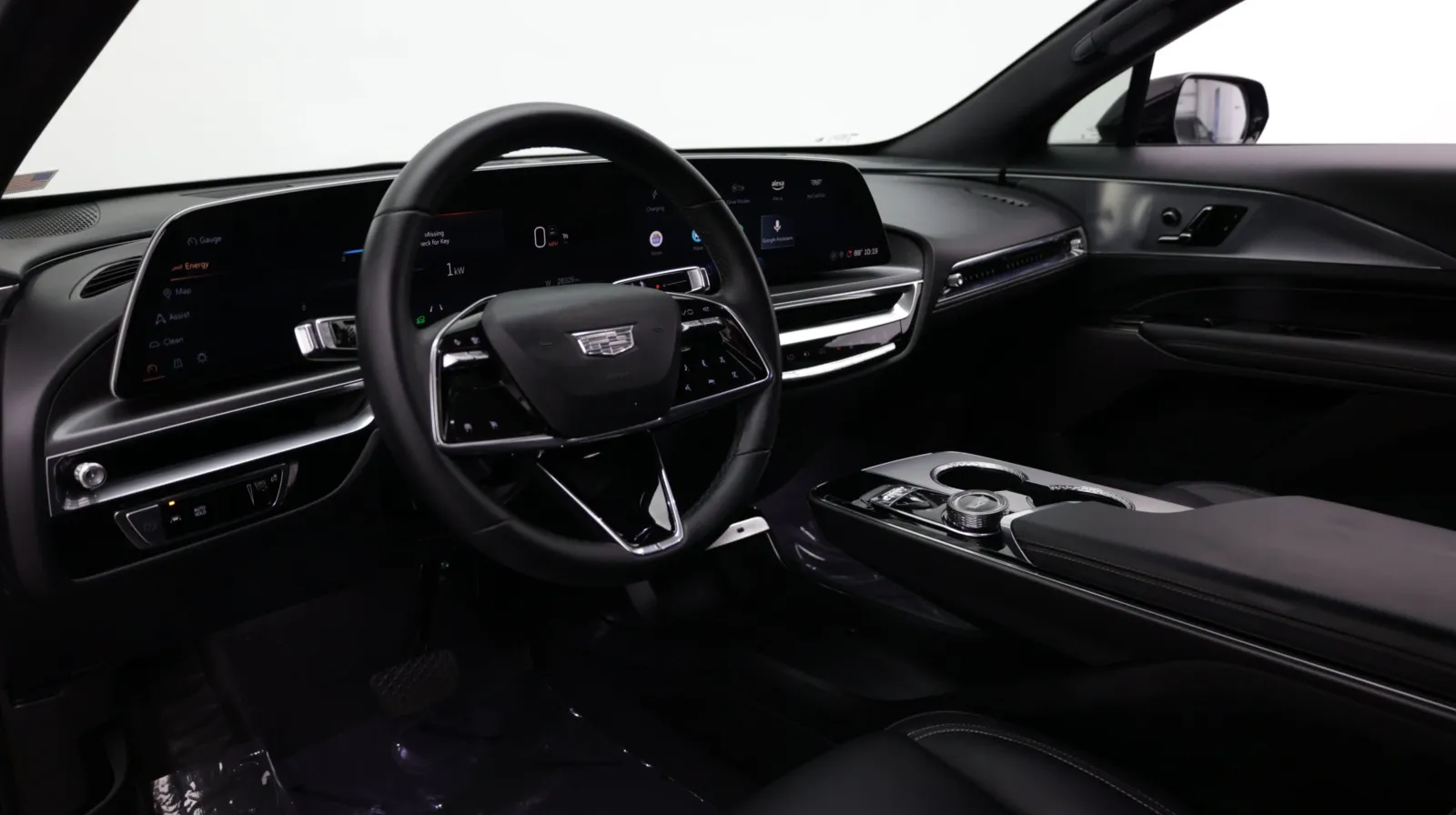 Cadillac Lyriq photo 11