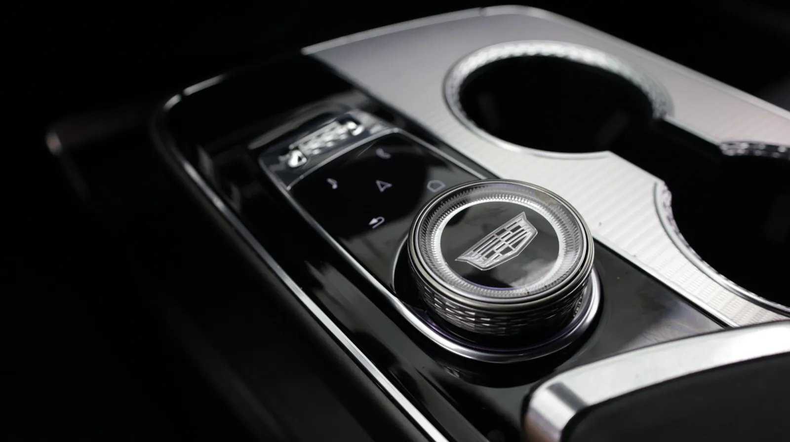 Cadillac Lyriq photo 19