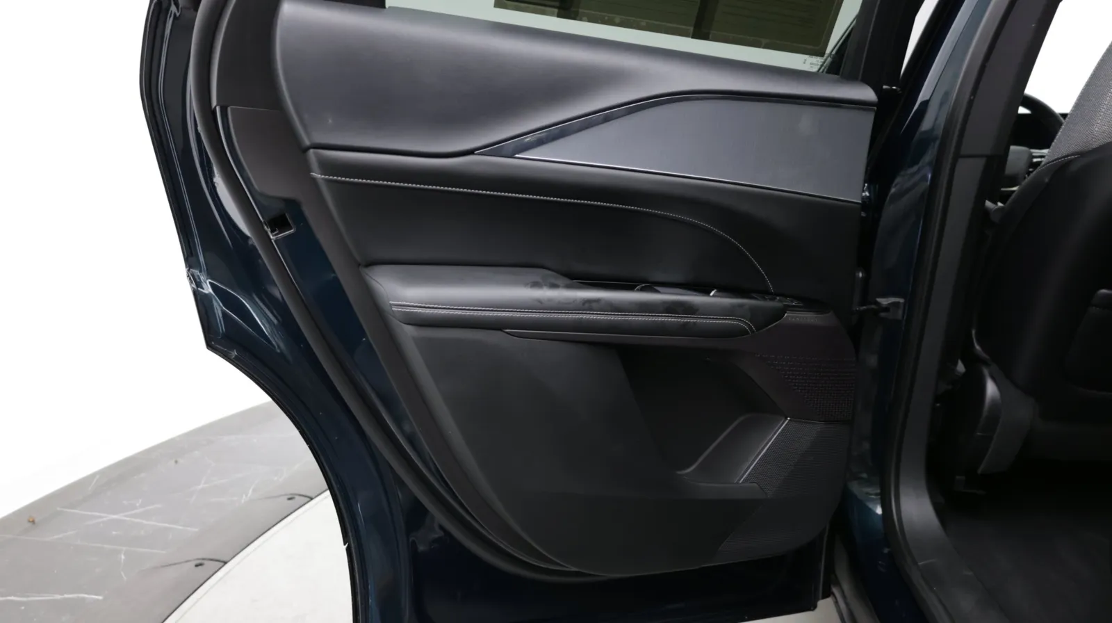 Cadillac Lyriq photo 25