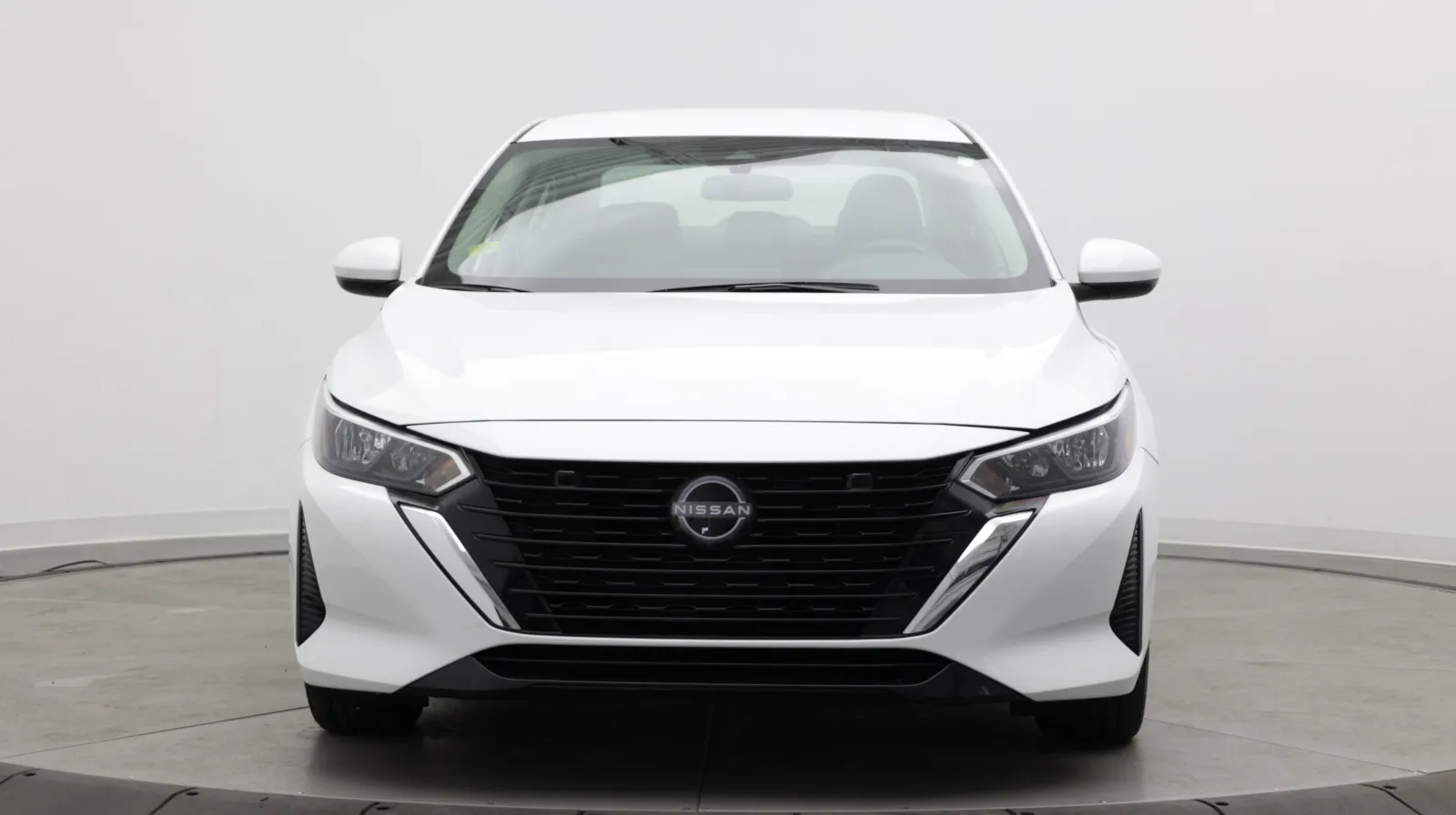 Nissan Sentra photo 2