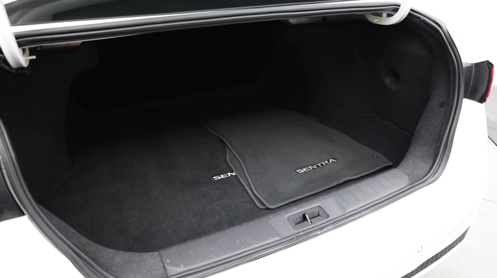 Nissan Sentra photo 31