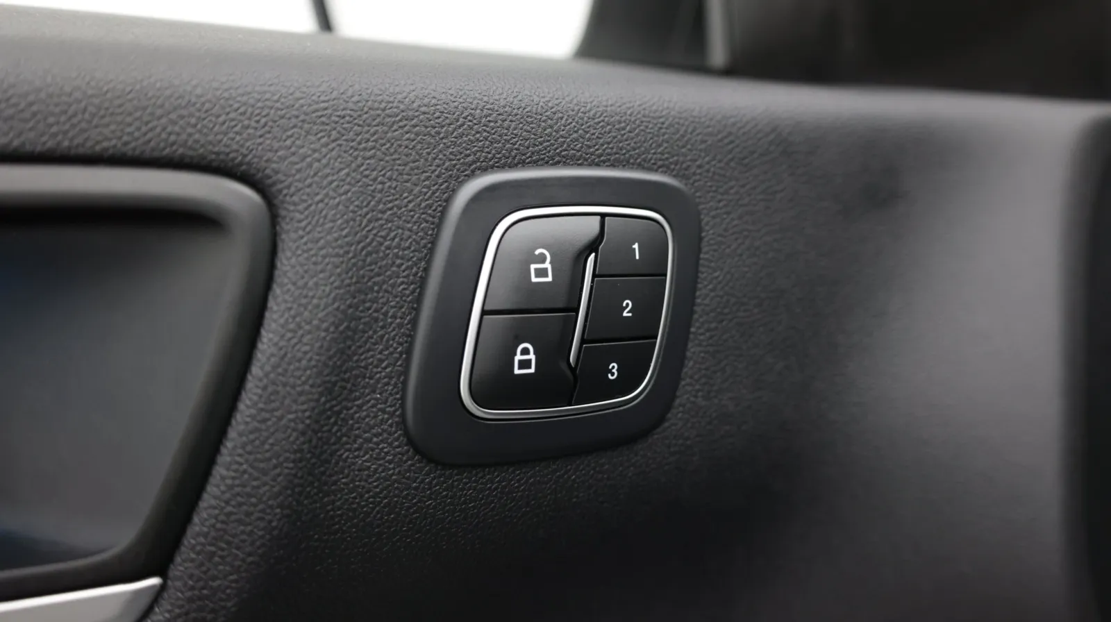 Ford Escape photo 16