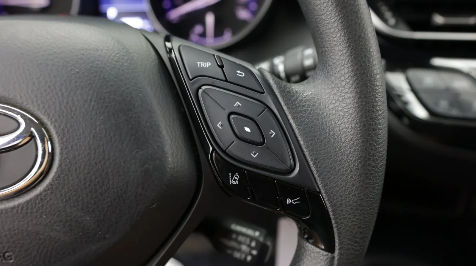 Toyota C-HR photo 18