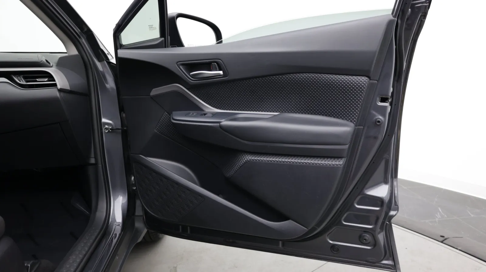 Toyota C-HR photo 29