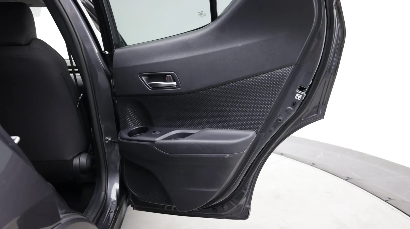 Toyota C-HR photo 27