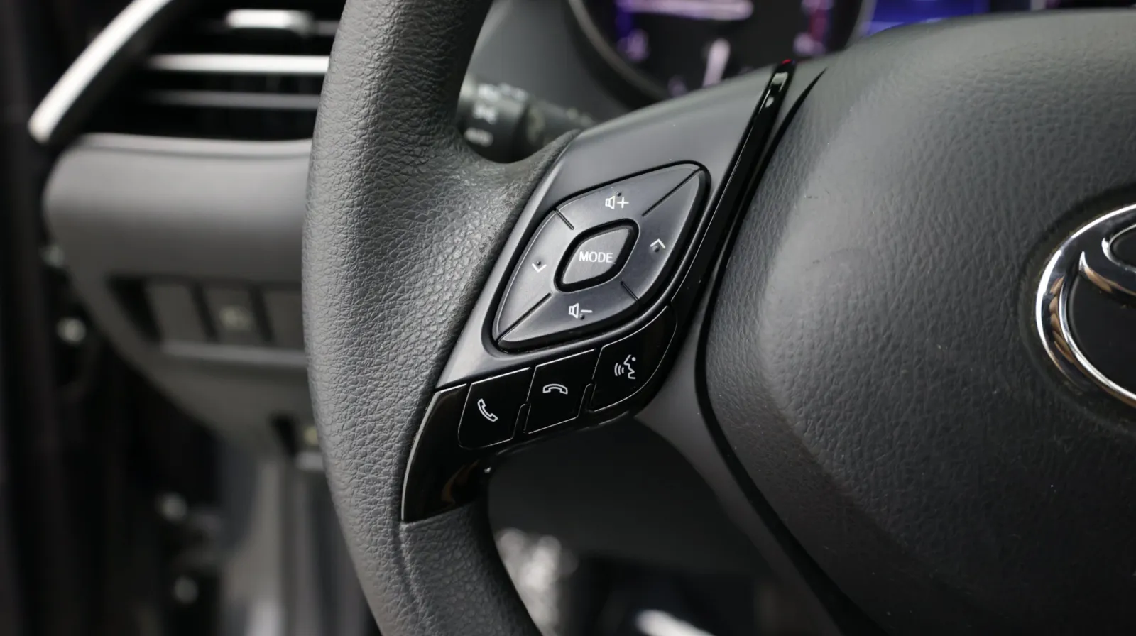 Toyota C-HR photo 17