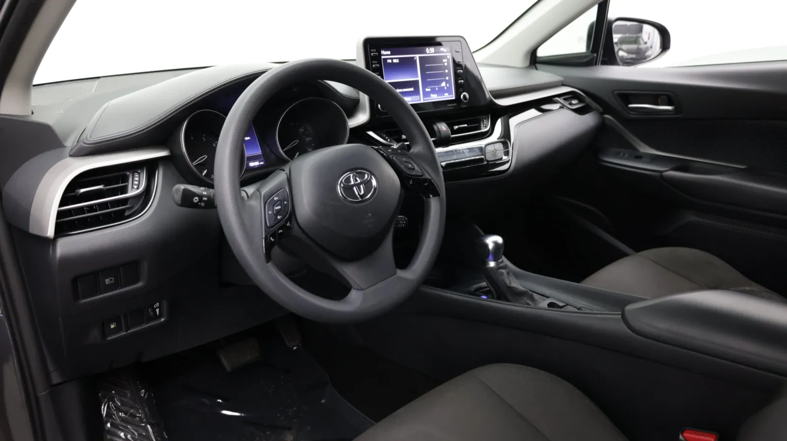 Toyota C-HR photo 10