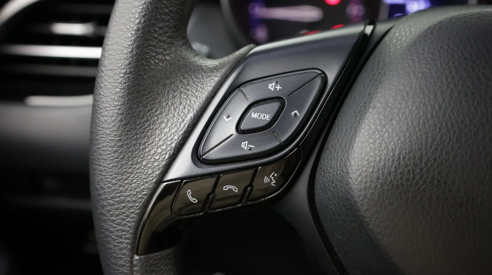 Toyota C-HR photo 19