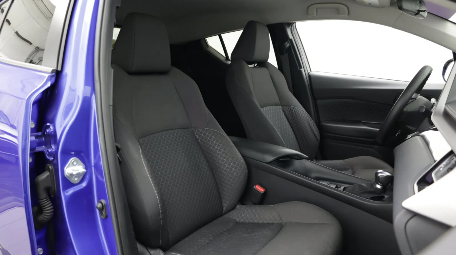Toyota C-HR photo 32
