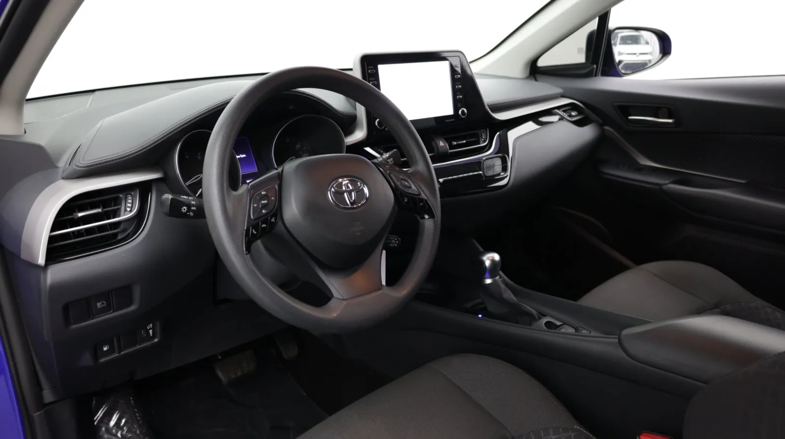 Toyota C-HR photo 10