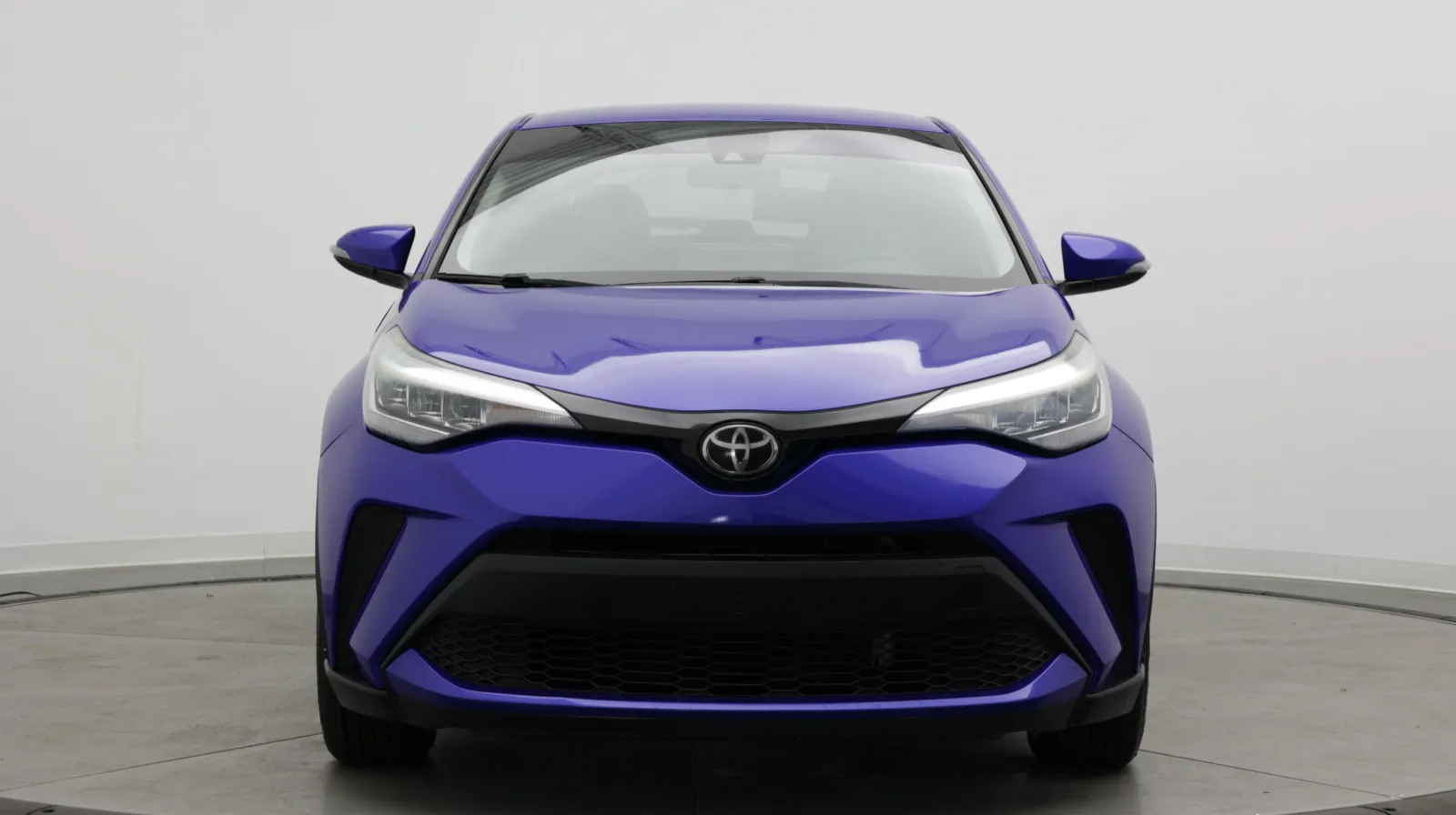 Toyota C-HR photo 2