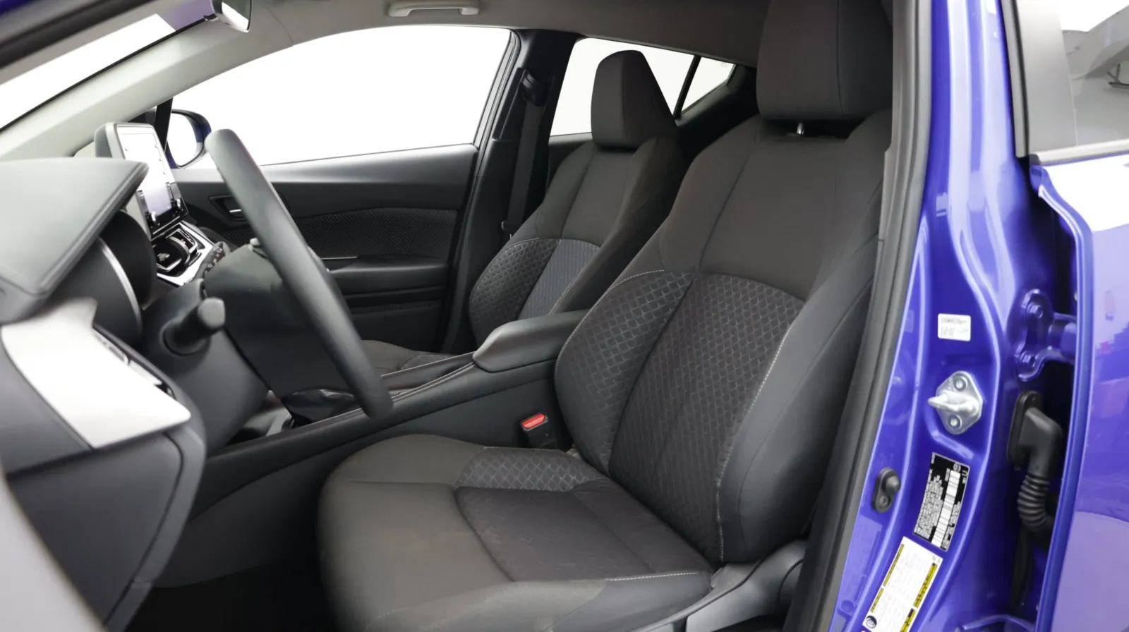 Toyota C-HR photo 12