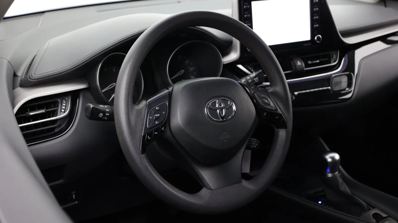Toyota C-HR photo 8