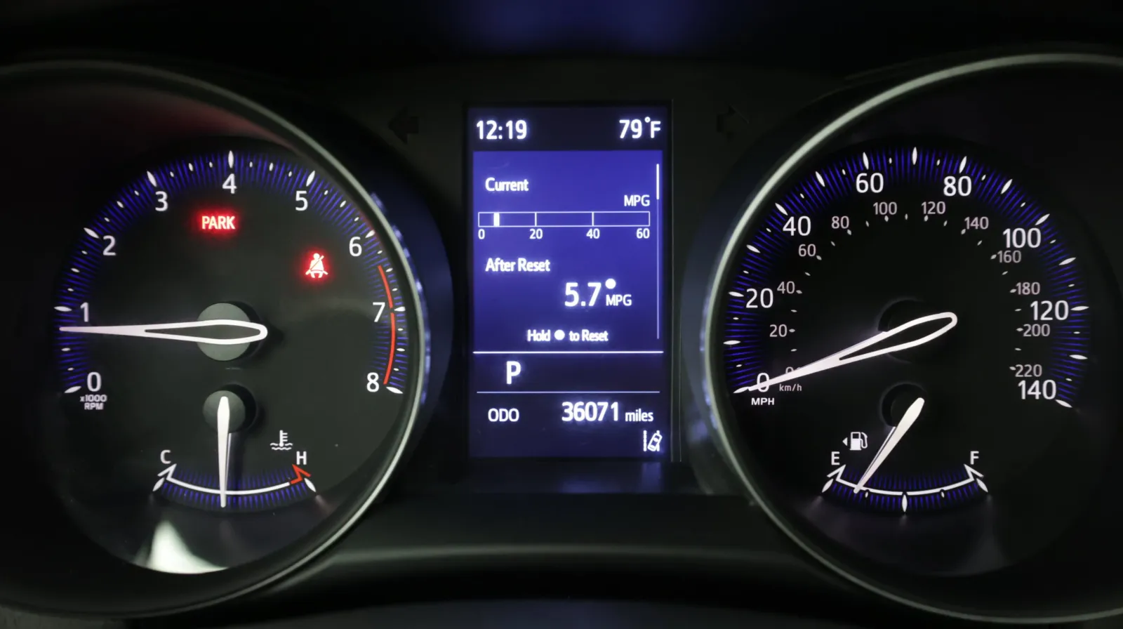 Toyota C-HR photo 18