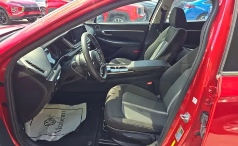 More photos of 2022 Hyundai Sonata SE at Auto Boutique Florida, FL