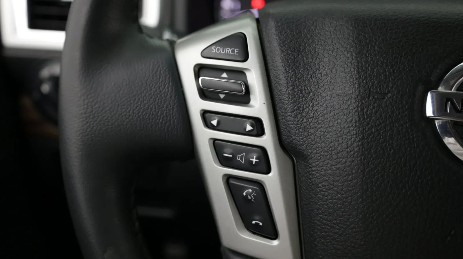 Nissan Titan photo 22