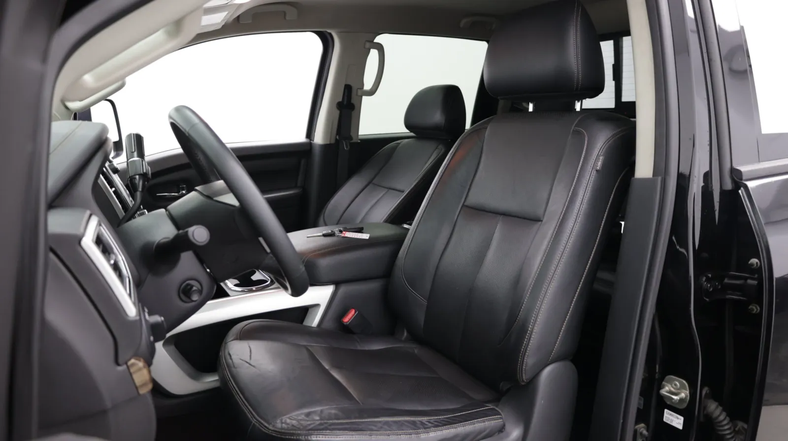 Nissan Titan photo 16