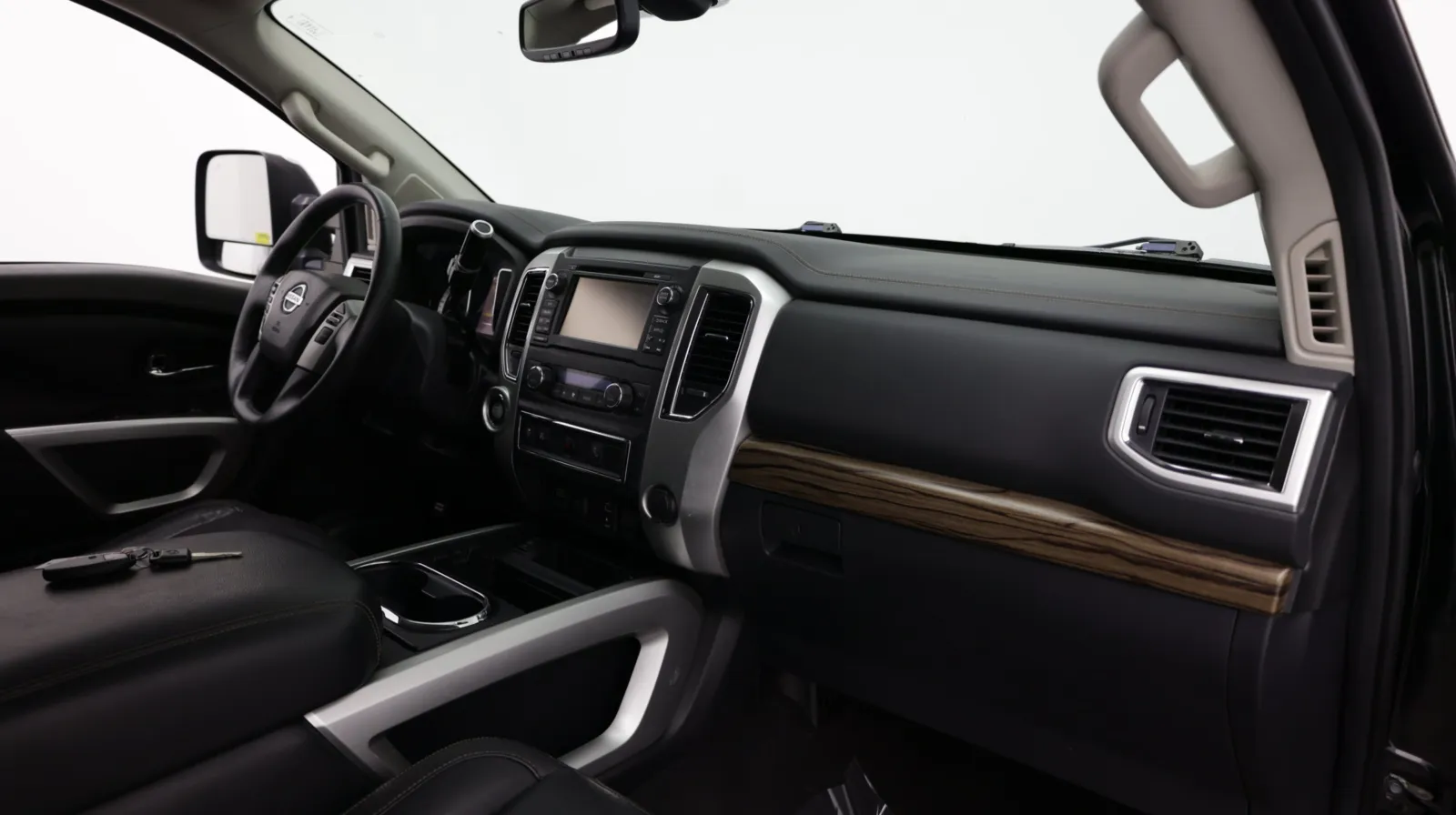 Nissan Titan photo 41