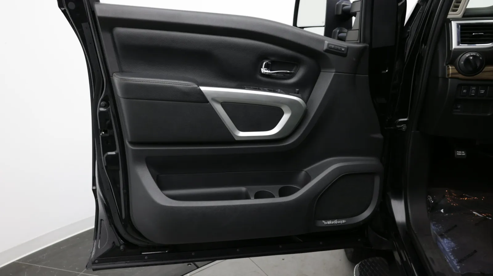 Nissan Titan photo 10