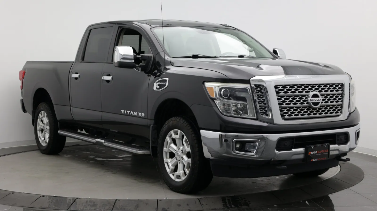 Nissan Titan photo 3