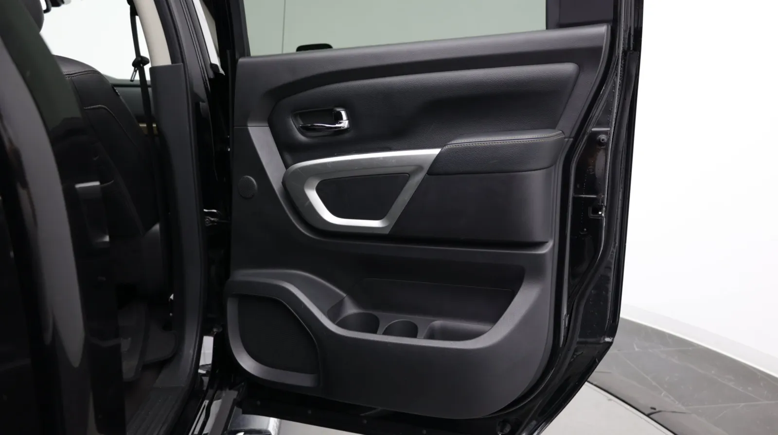 Nissan Titan photo 36
