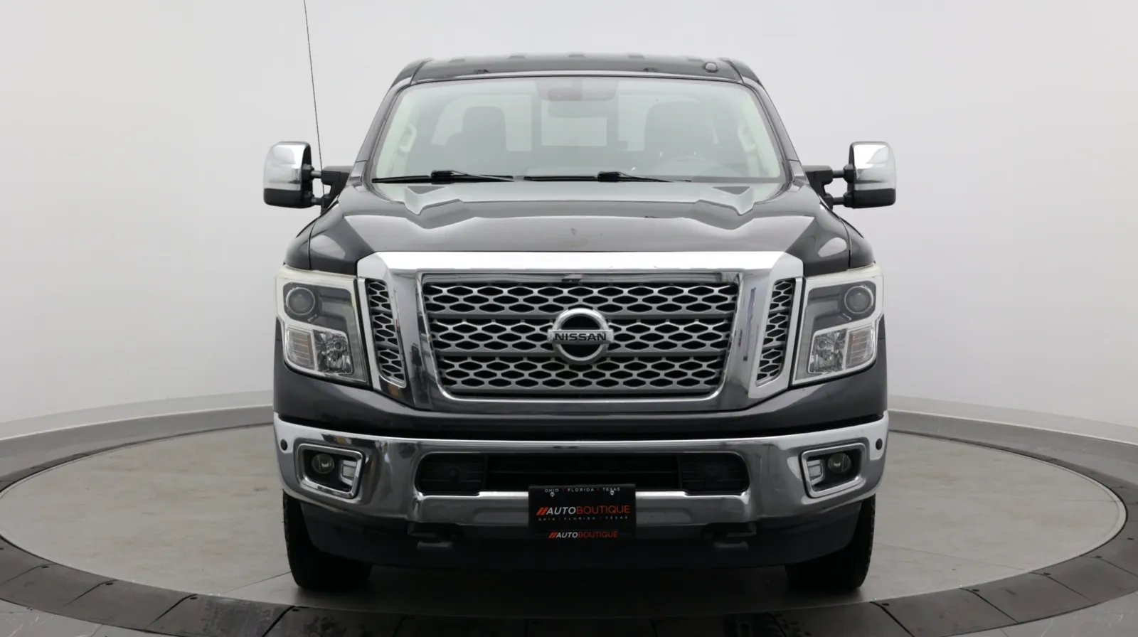 Nissan Titan photo 2