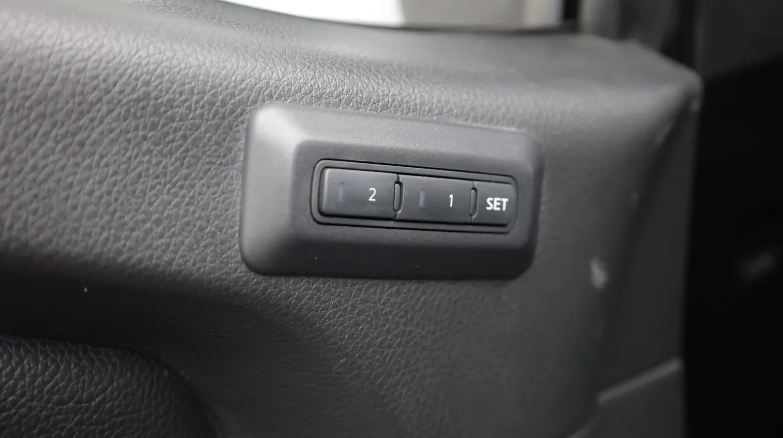 Nissan Titan photo 13