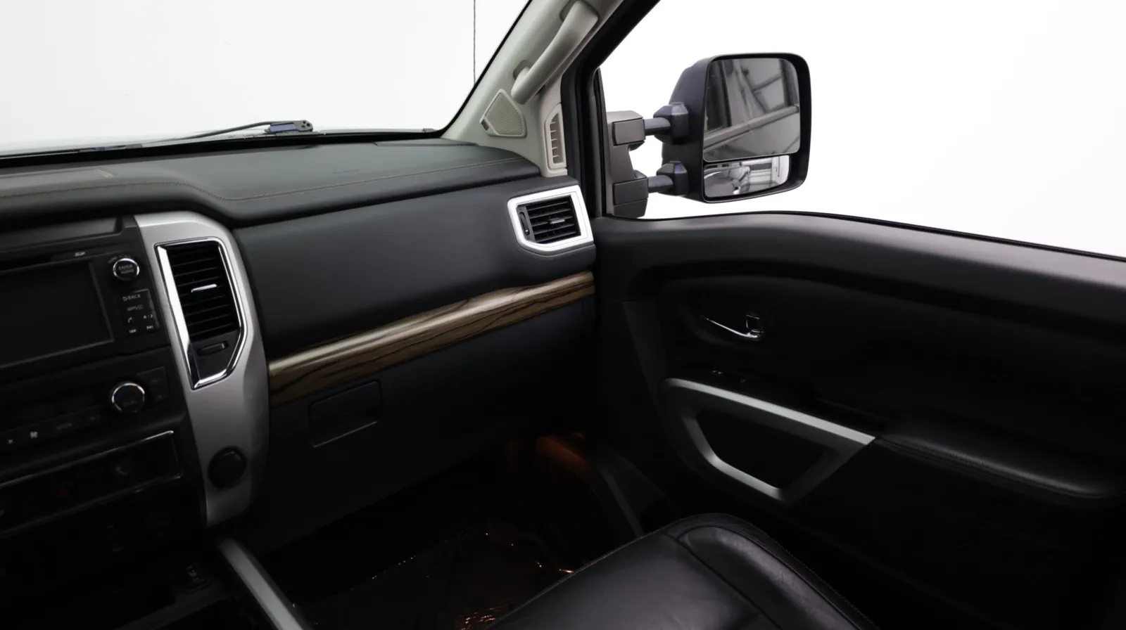 Nissan Titan photo 34
