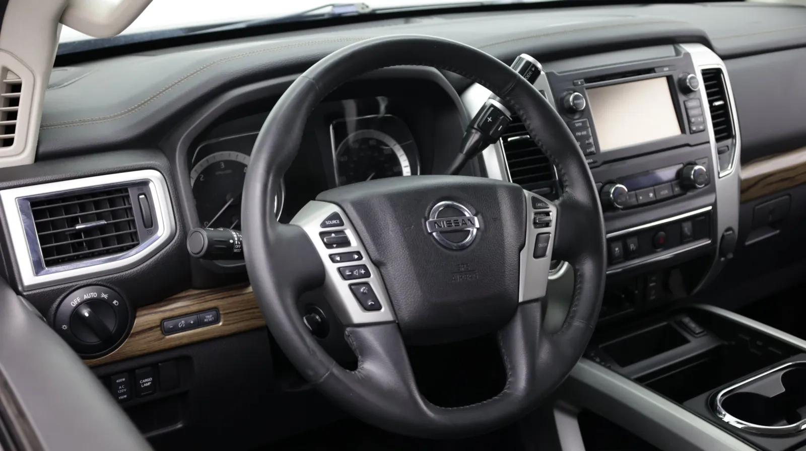 Nissan Titan photo 9