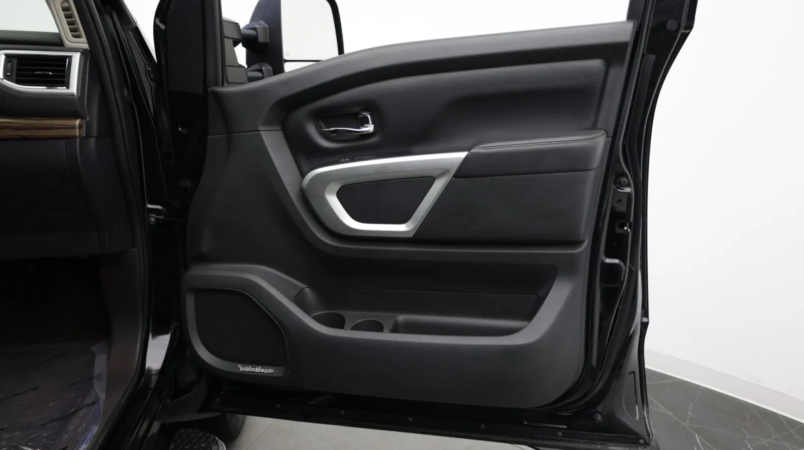 Nissan Titan photo 38