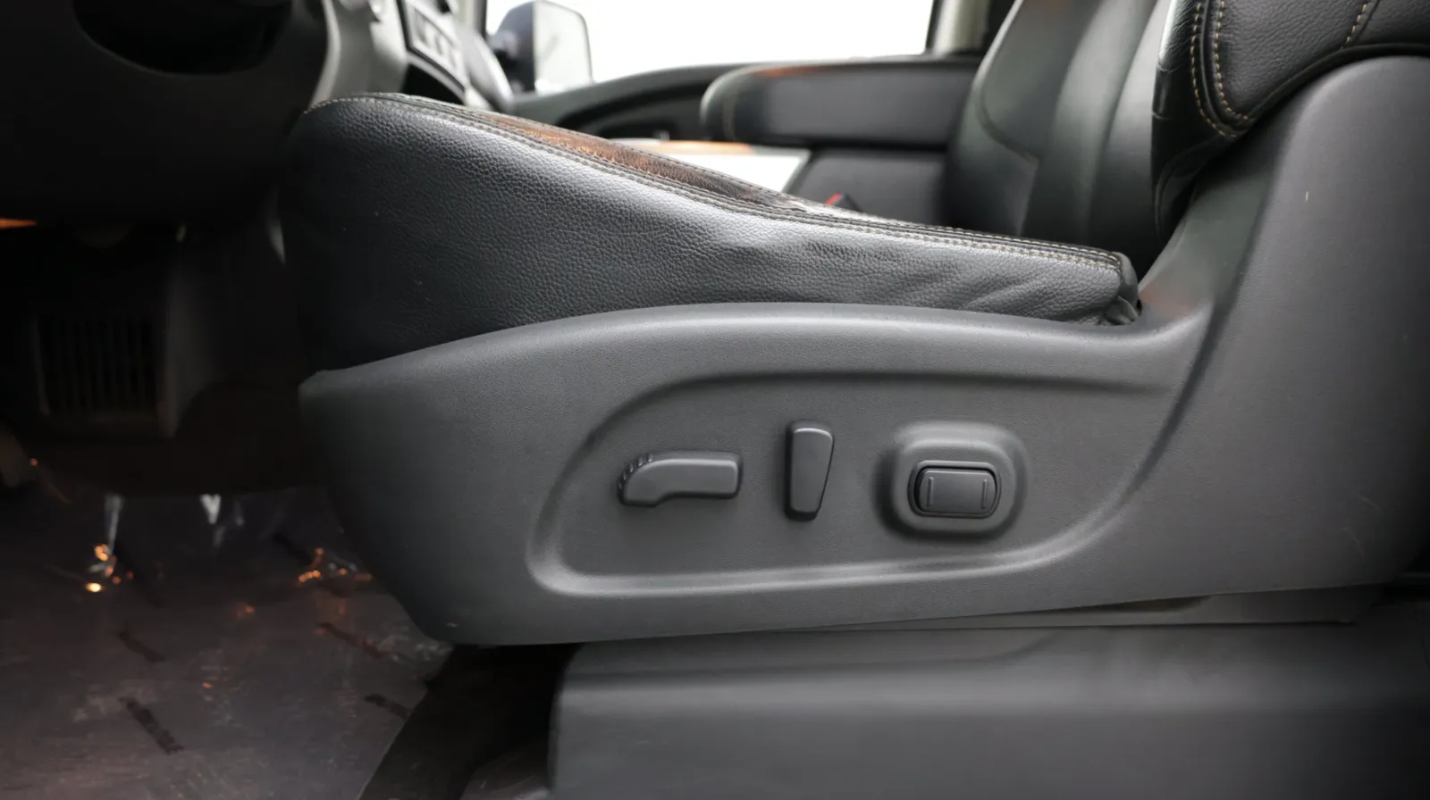 Nissan Titan photo 15