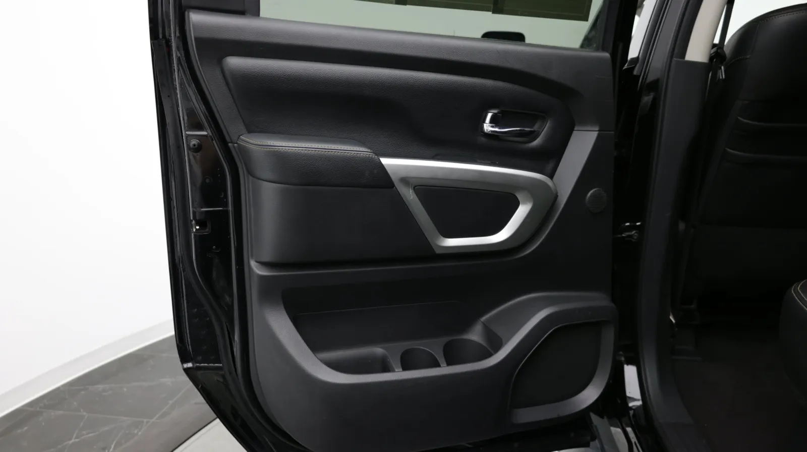 Nissan Titan photo 30