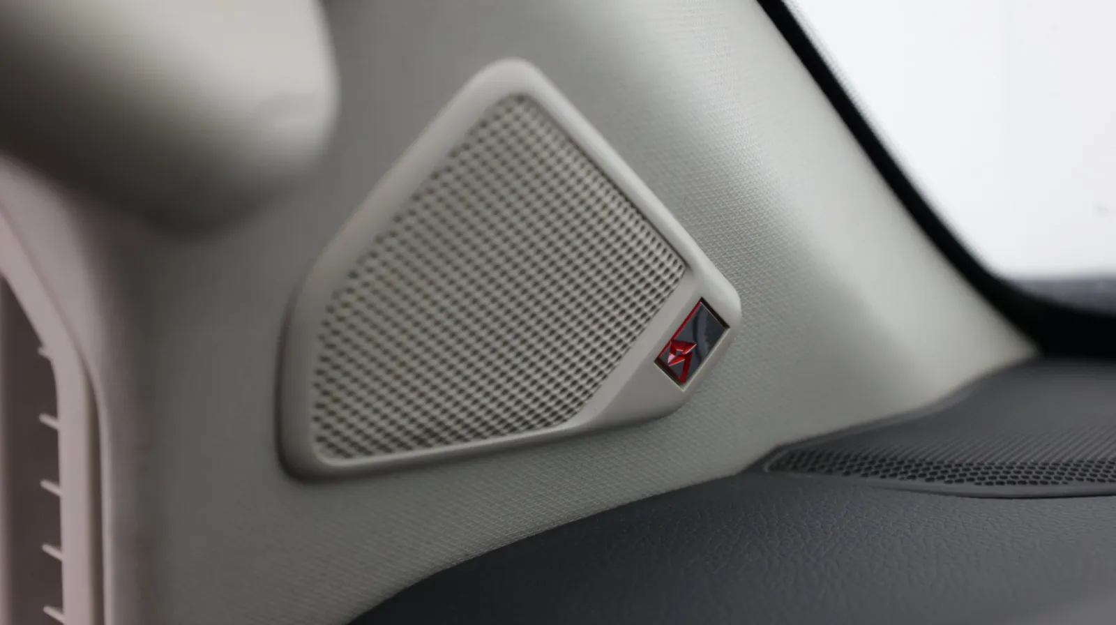 Nissan Titan photo 28