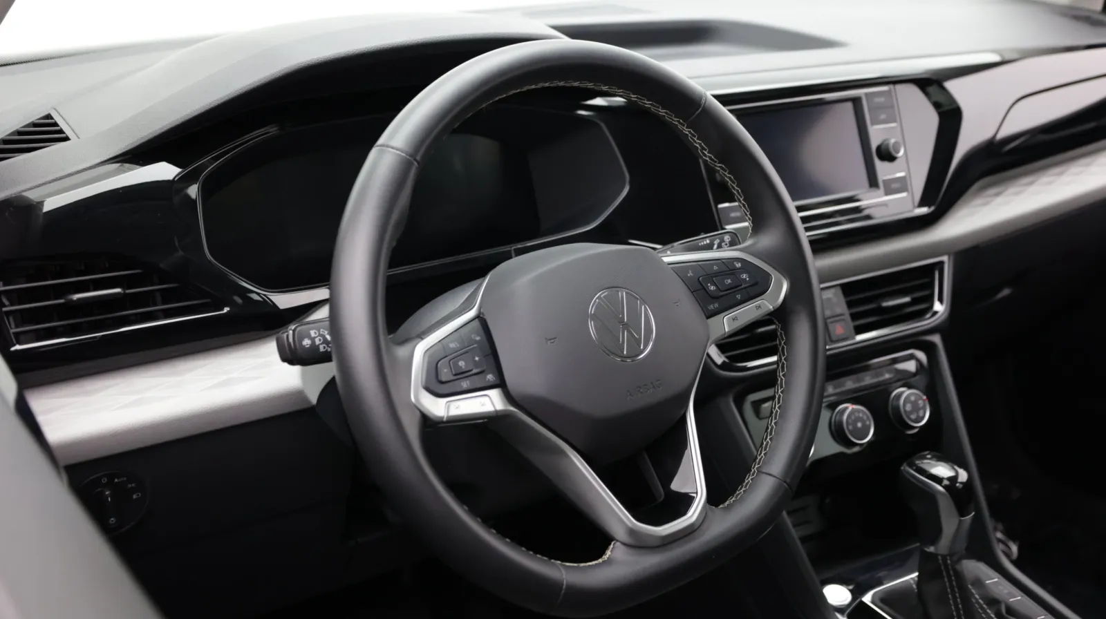Volkswagen Taos photo 8