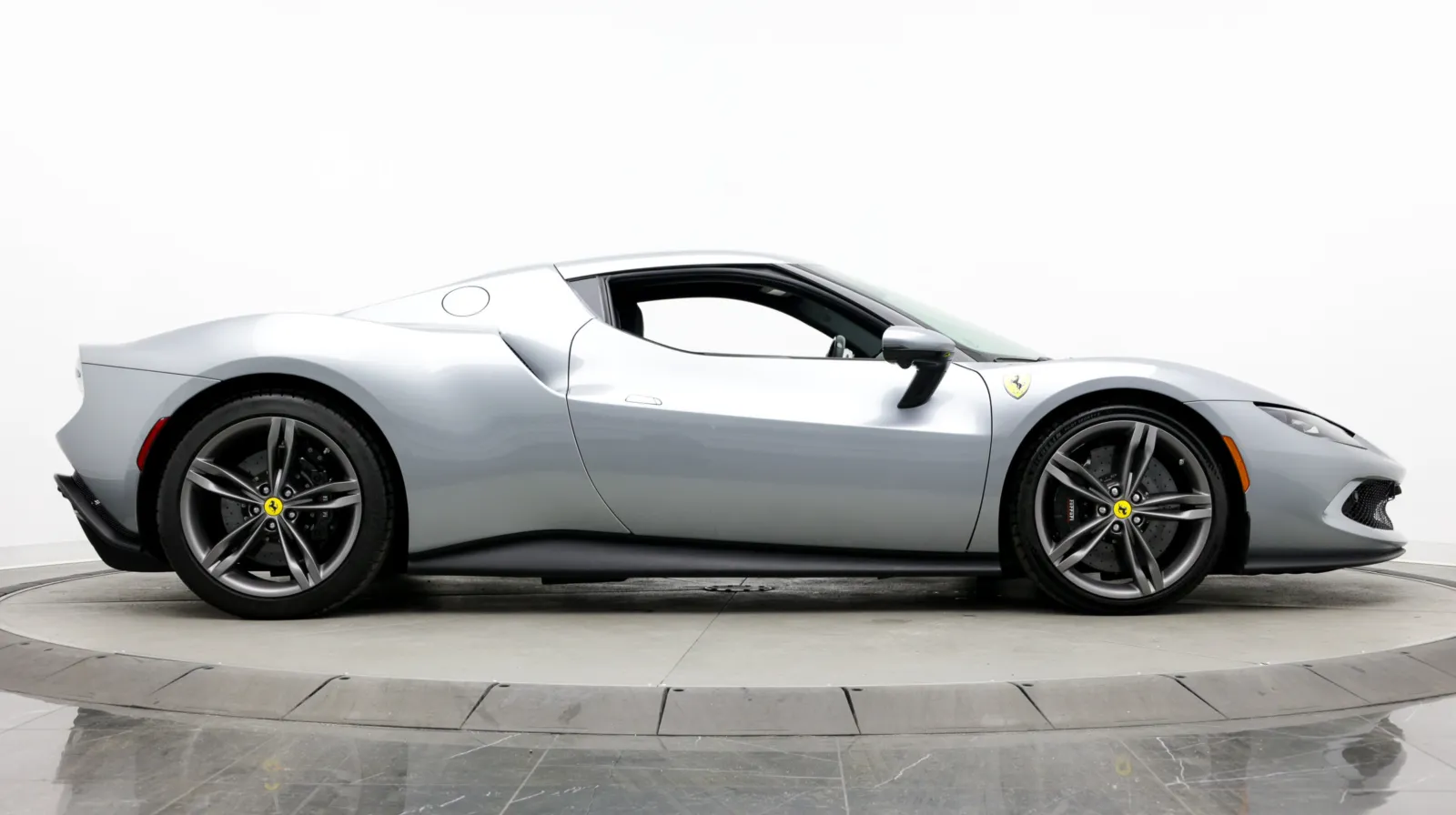 Ferrari 296 photo 8