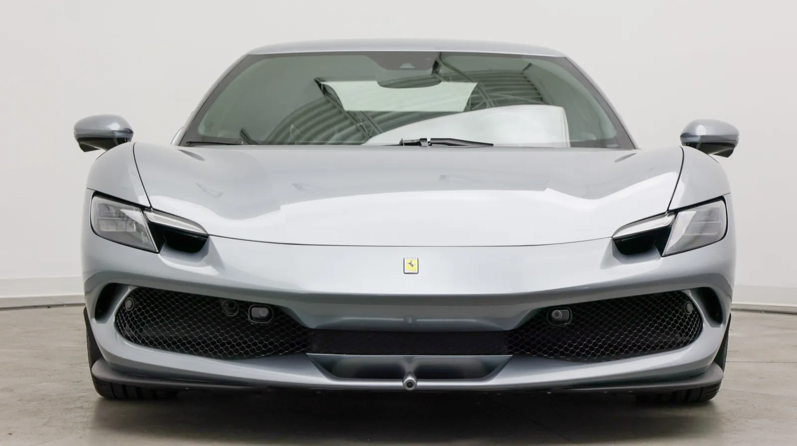 Ferrari 296 photo 2
